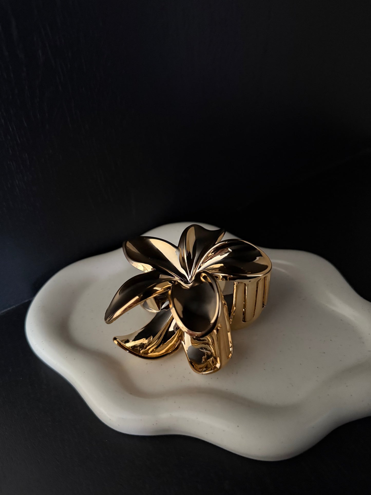 Flower haarklem gold