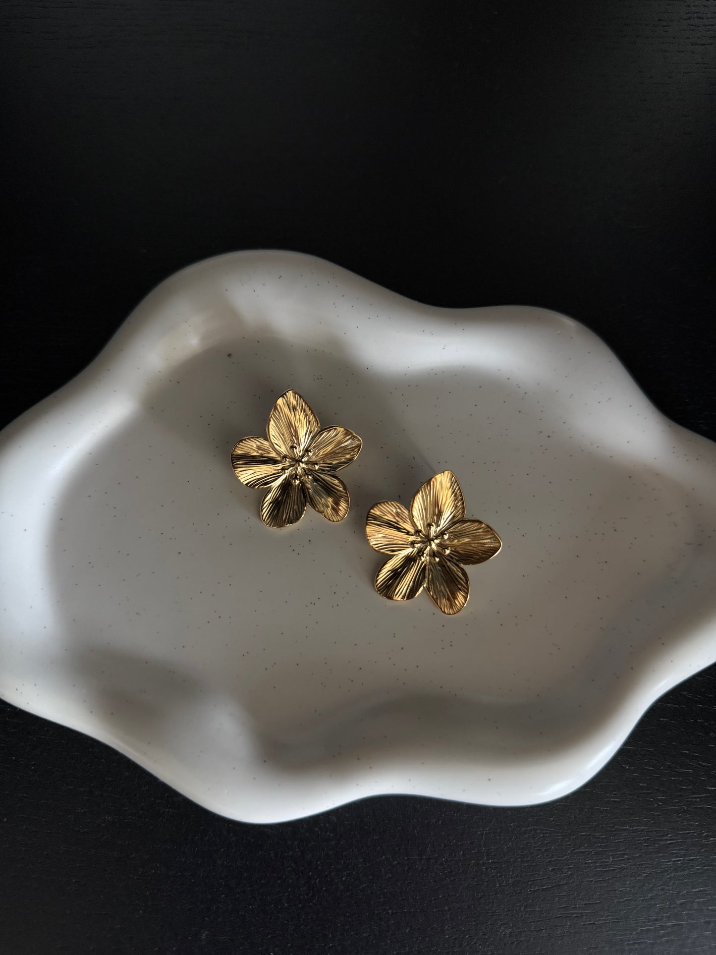 Flower earrings gold