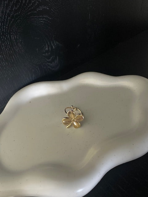 Big clover ring