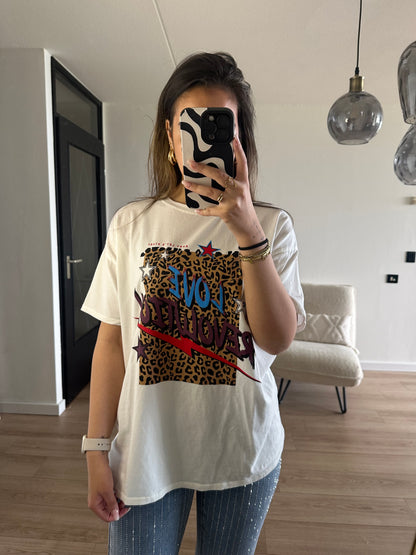 Love revolution tee